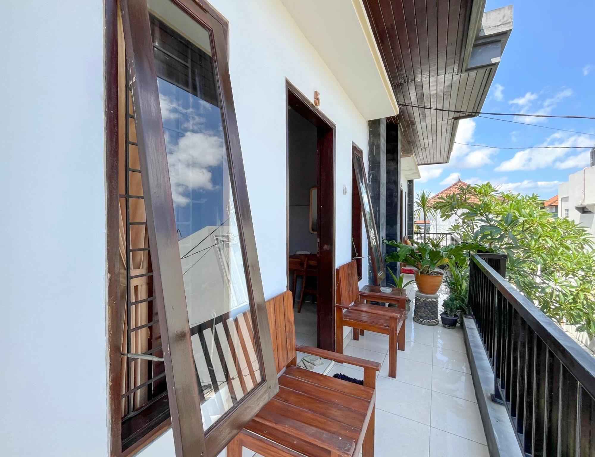 Adi Surya Guest House เซมินยัค ภายนอก รูปภาพ